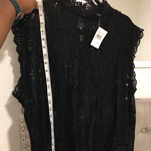 Black lace tank blouse - Picture 3 of 8